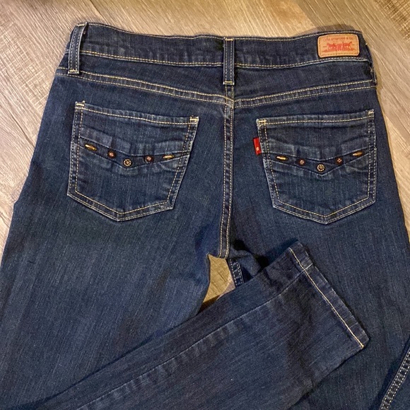 Womens size 28’Levis Jeans. Too superlow 524 Levis - Picture 3 of 6